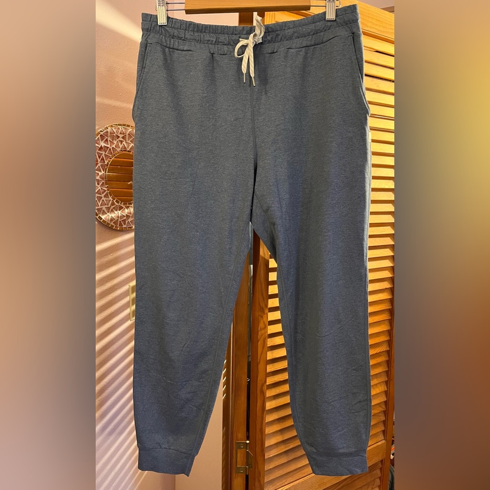 Vuori Joggers Size M Like New